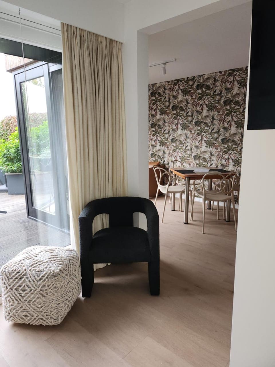 Living room, Seating area, Dining area