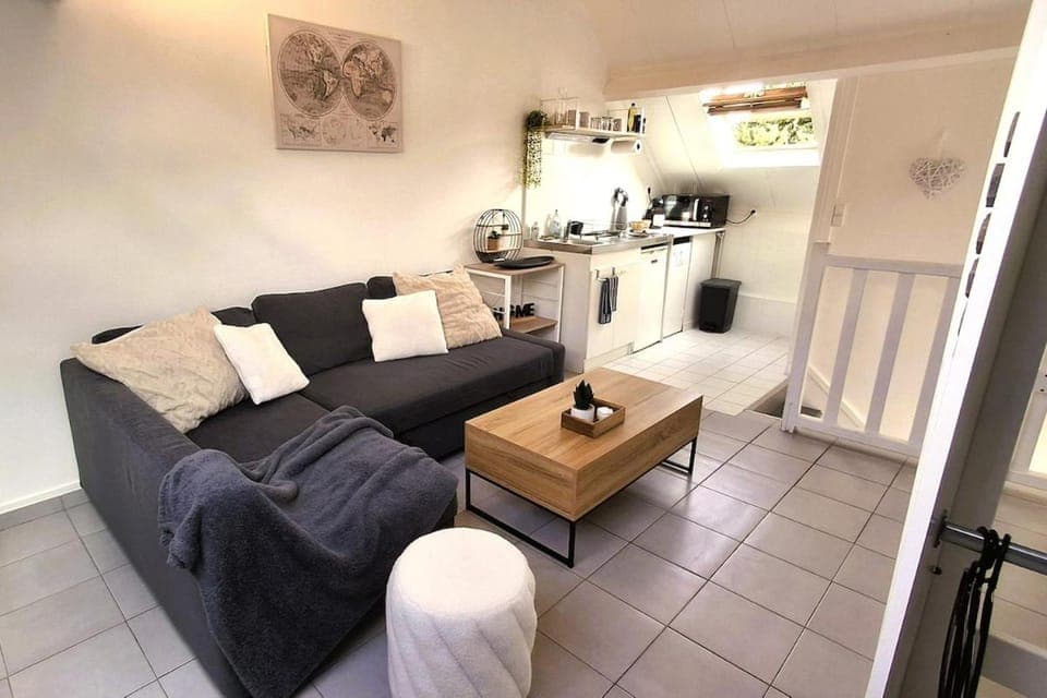 Kitchen or kitchenette, Living room, Seating area