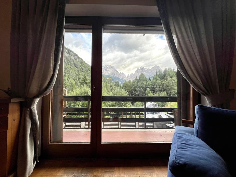 Day, Natural landscape, View (from property/room), Balcony/Terrace, Living room, Seating area, Mountain view