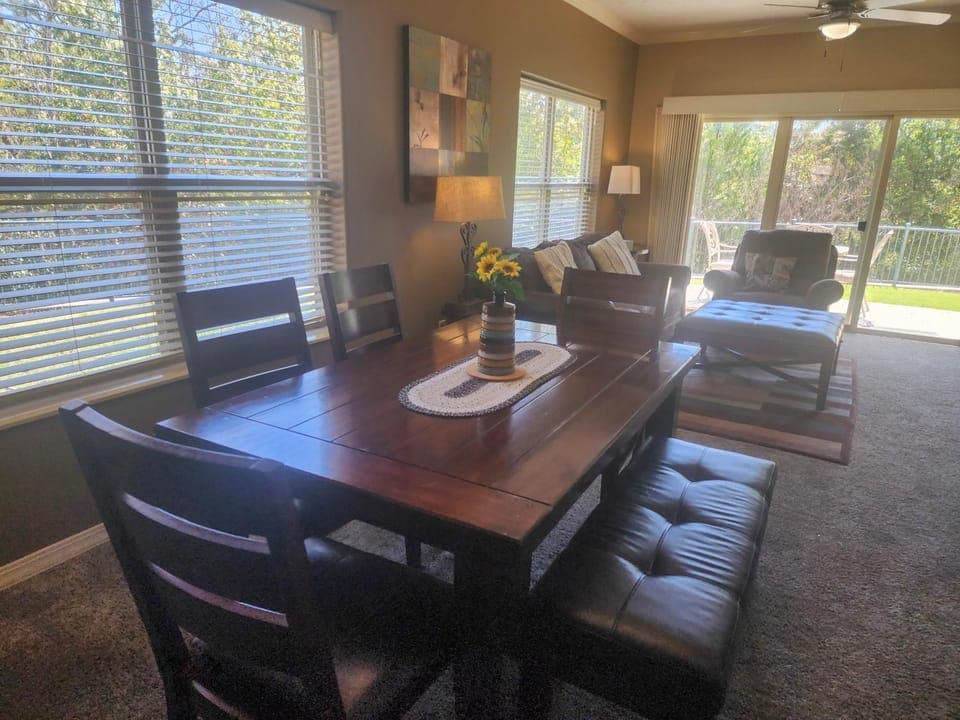 Living room, Dining area