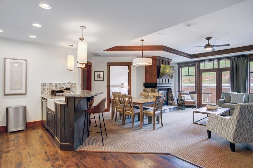 Living room, Seating area, Dining area