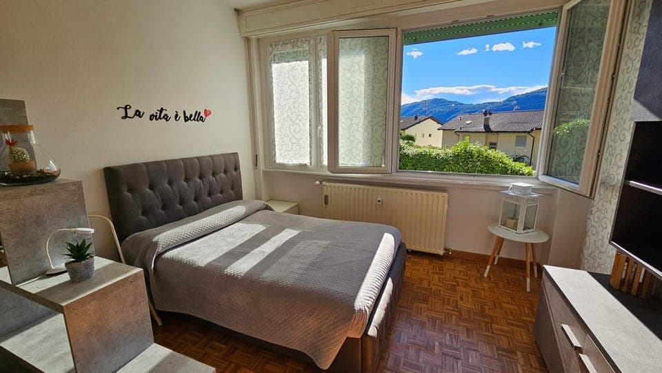 Bed, Photo of the whole room, Bedroom, Mountain view