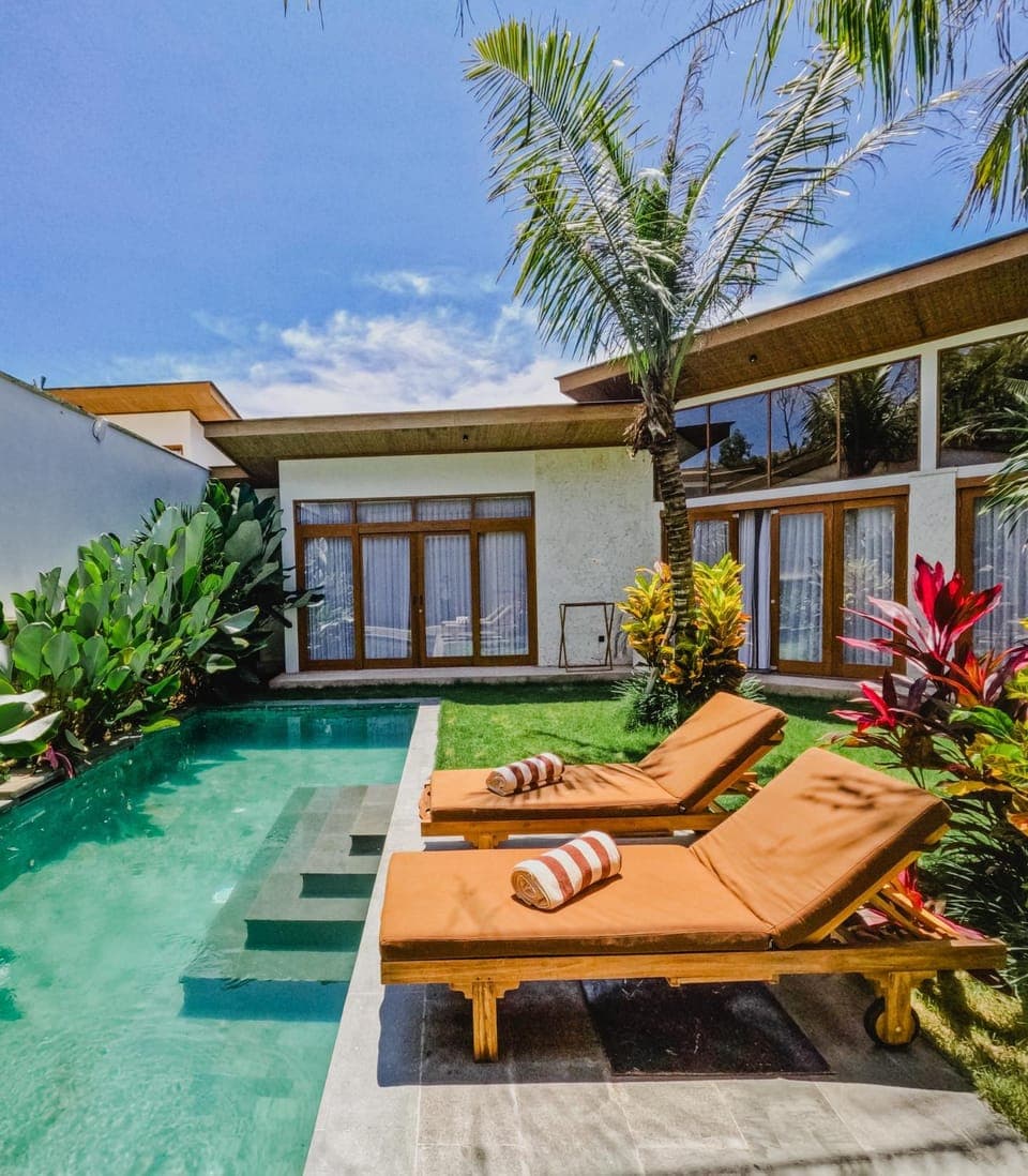 Garden view, Pool view, Swimming pool, sunbed