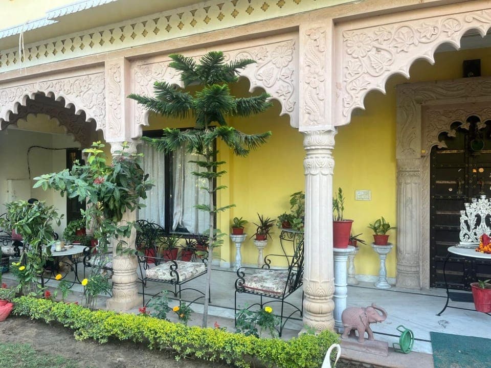 Property building, Patio, Day, Garden