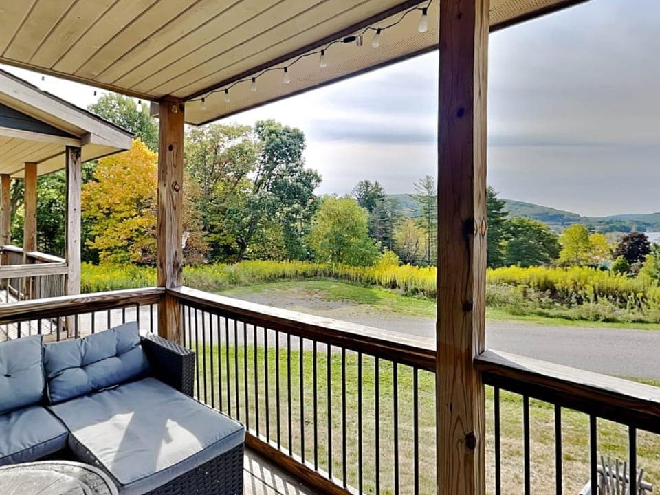 BlueBeary Retreat House in McHenry