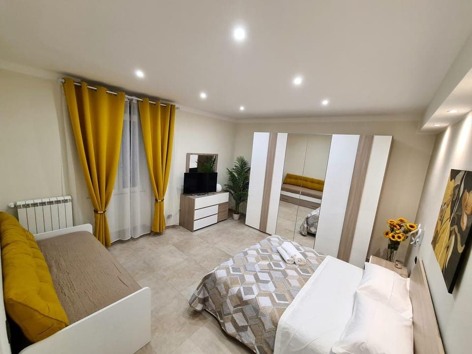 TV and multimedia, Photo of the whole room, Bedroom