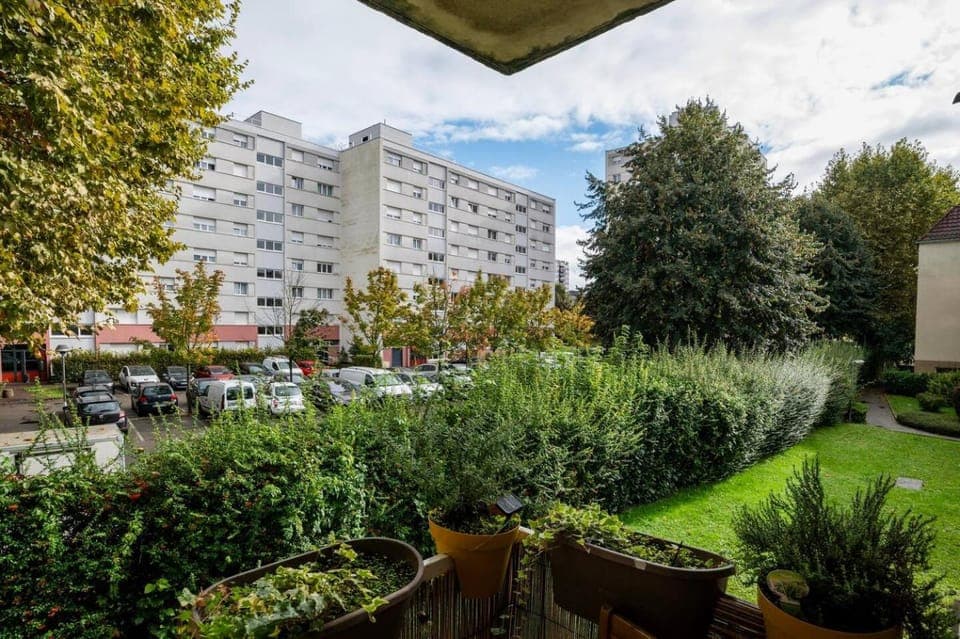 Property building, Day, Neighbourhood, Natural landscape, Garden, Garden view, Street view