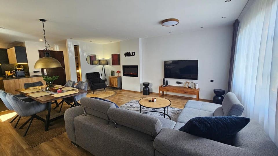 Communal lounge/ TV room