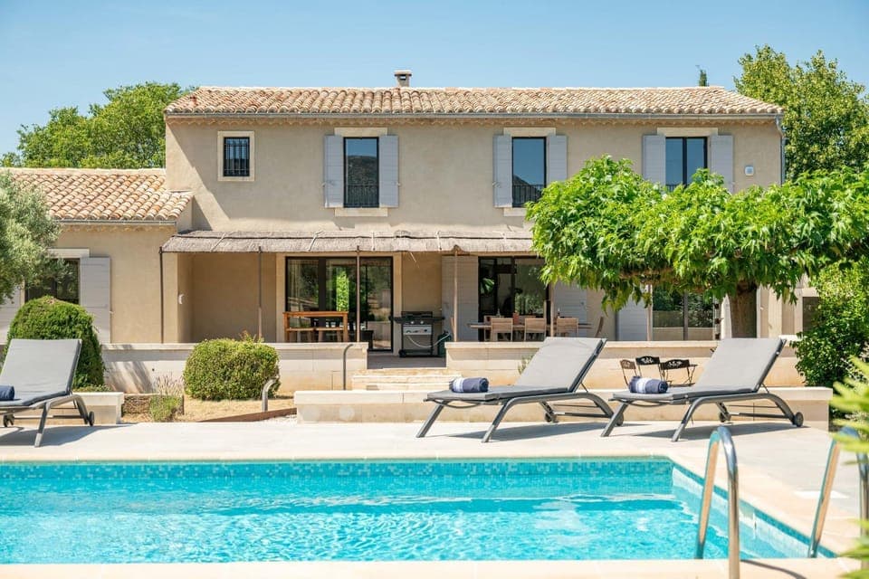 Property building, Patio, Facade/entrance, Garden, Pool view, Swimming pool, sunbed