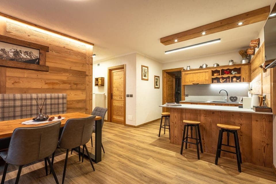 Kitchen or kitchenette, Living room