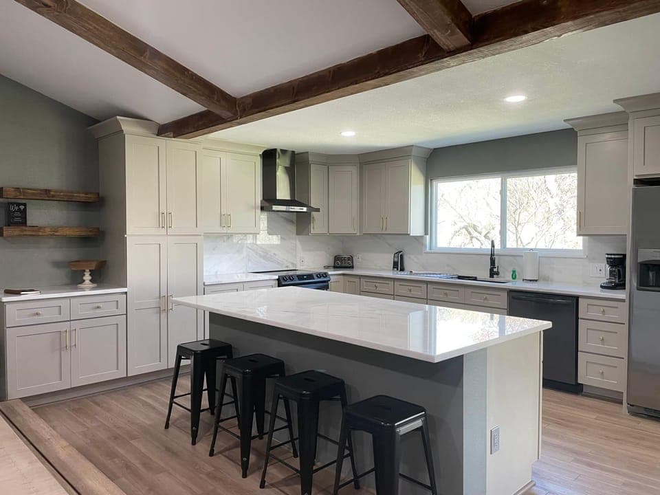 Kitchen or kitchenette, dishwasher, minibar, oven