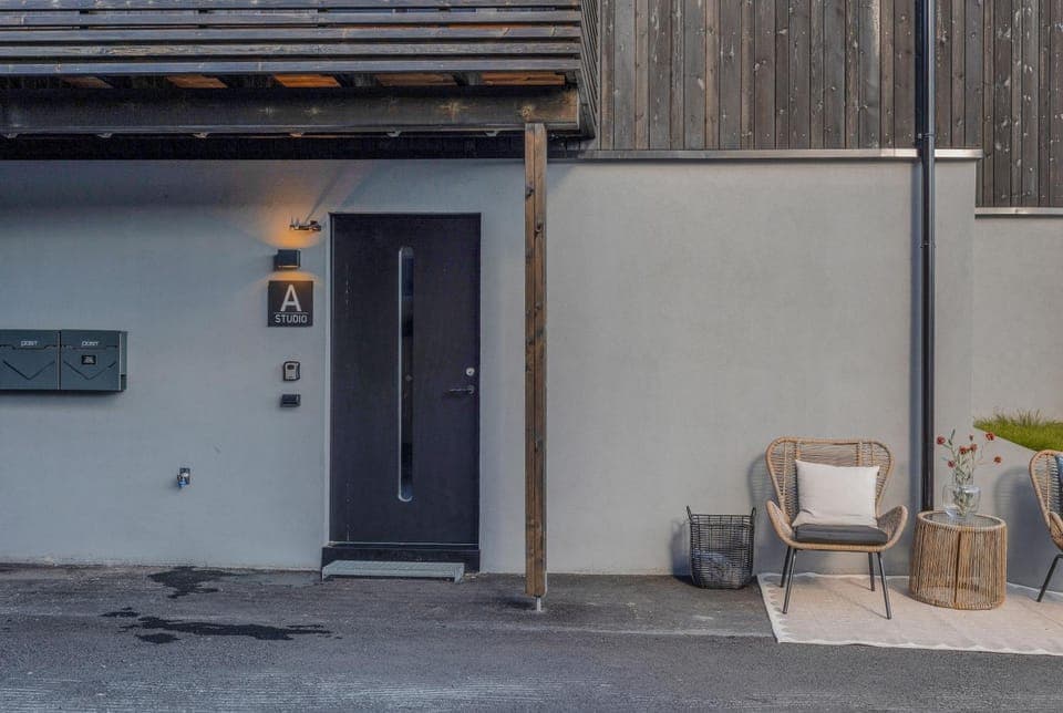 Facade/entrance