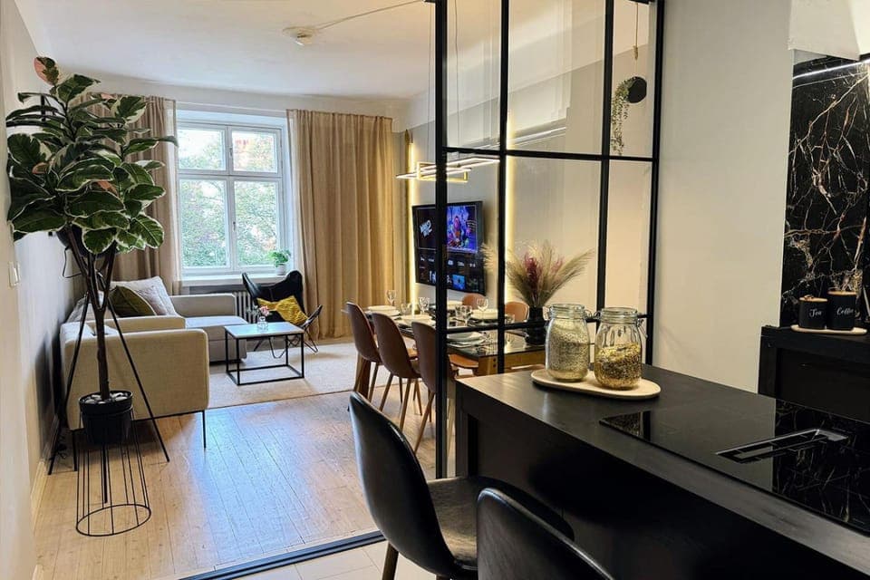 TV and multimedia, Living room, Photo of the whole room, Seating area