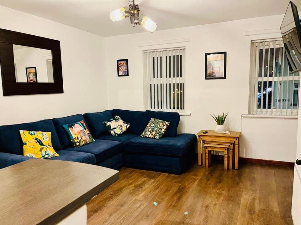 TV and multimedia, Living room, Seating area, furniture