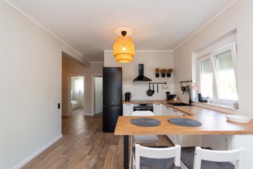 Dining area, kitchen