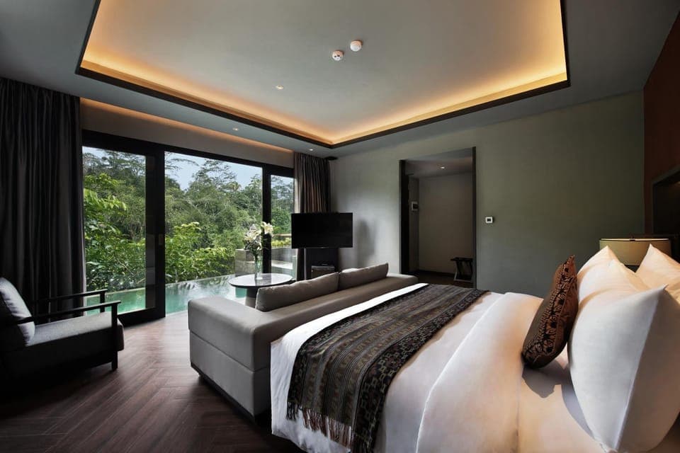 TV and multimedia, Photo of the whole room, Seating area, Bedroom