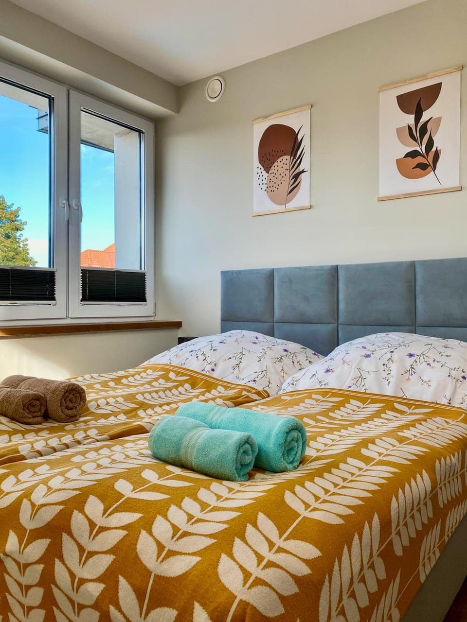 Bed, Photo of the whole room, Bedroom, towels