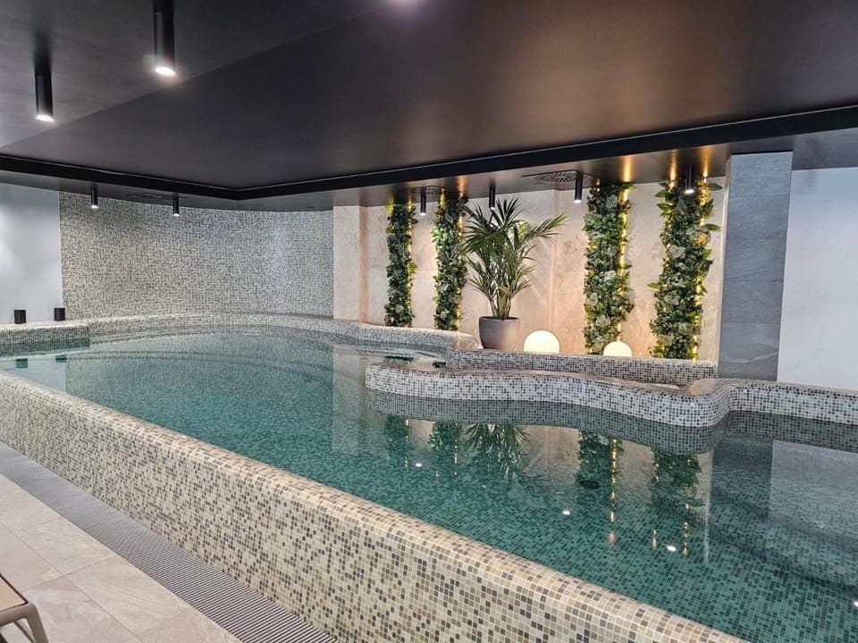 Swimming pool, Swimming pool