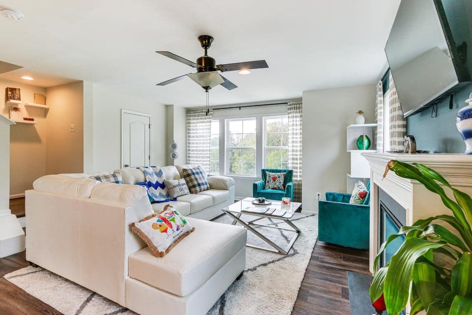 2 Mi to Hollywood Casino: Charles Town Townhome! House in Charles Town
