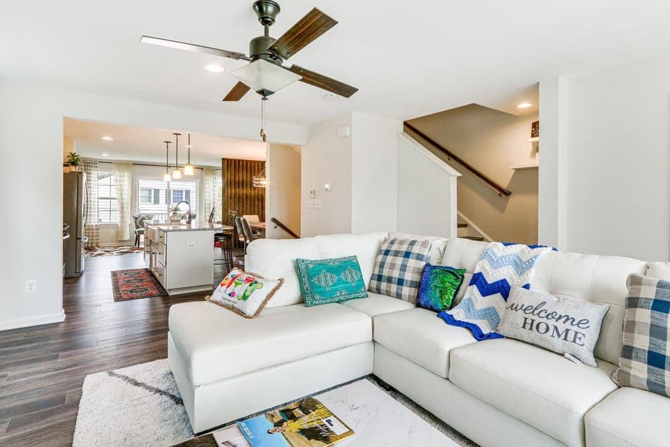2 Mi to Hollywood Casino: Charles Town Townhome! House in Charles Town