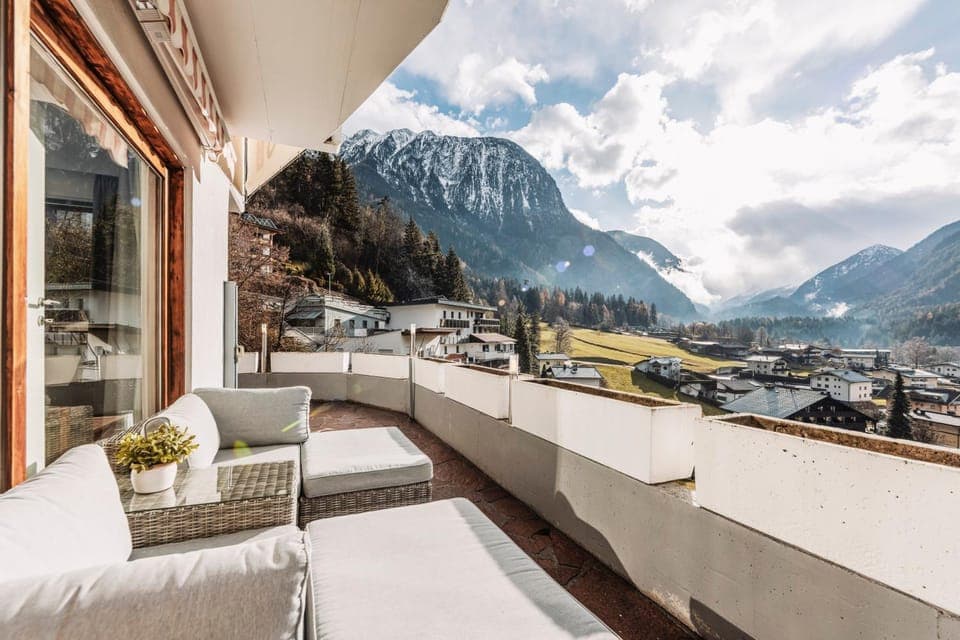 Day, Natural landscape, View (from property/room), Balcony/Terrace, Seating area, Mountain view