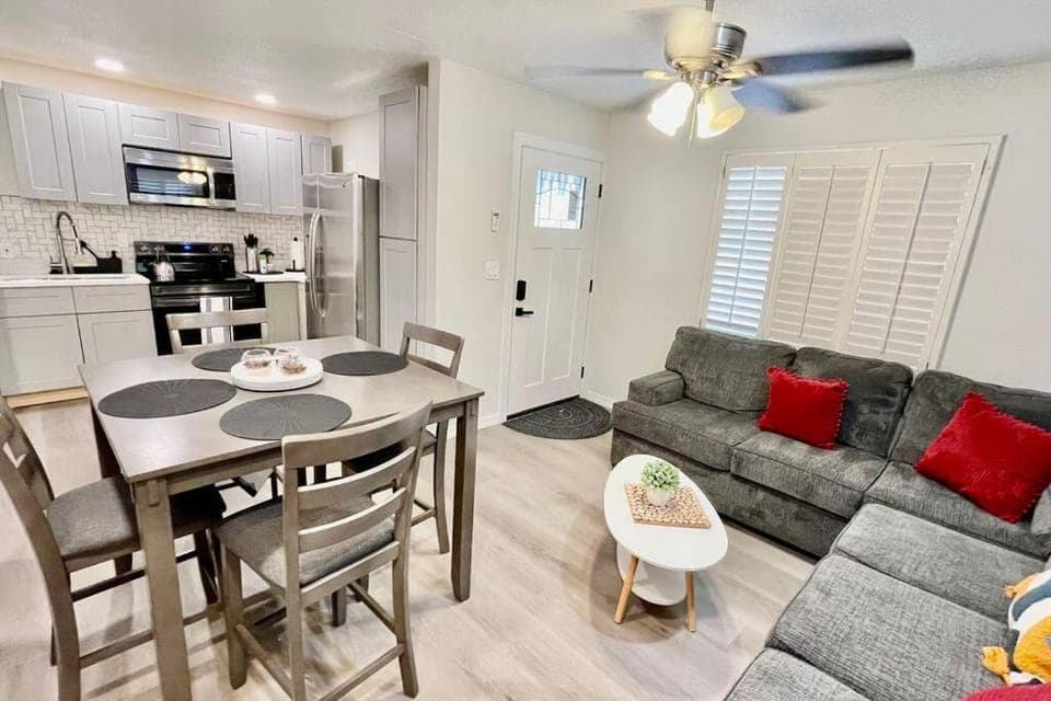 Kitchen or kitchenette, Living room, Seating area, Dining area, stove