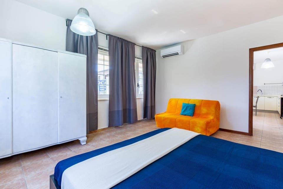 Bed, Photo of the whole room, Bedroom, wardrobe, air conditioner