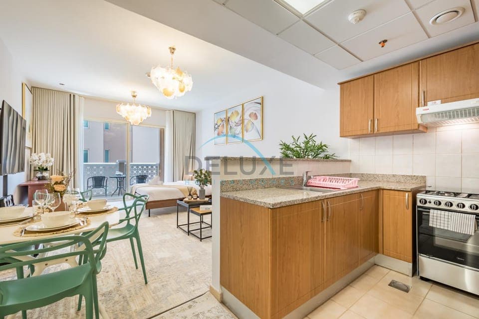 Kitchen or kitchenette, Living room, Seating area, Dining area, stove