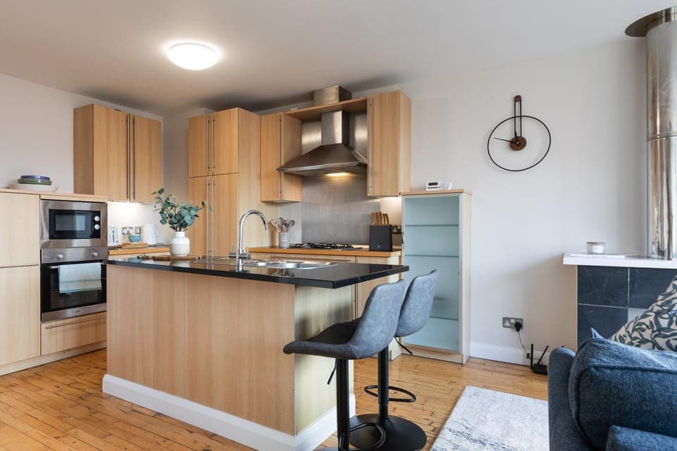 Kitchen or kitchenette, Dining area, oven, toaster