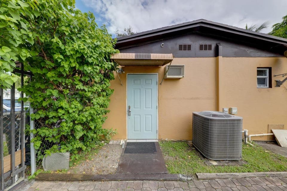 8 Mi to Beach: Pet-Friendly Fort Lauderdale Studio Apartment in North Lauderdale