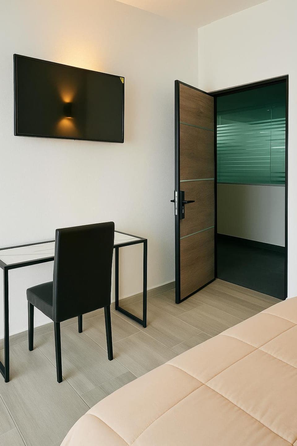 TV and multimedia, Photo of the whole room, Bedroom