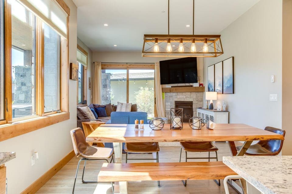 Modern Condo w/ Hot Tub: 5 Mi to Winter Park! House in Fraser