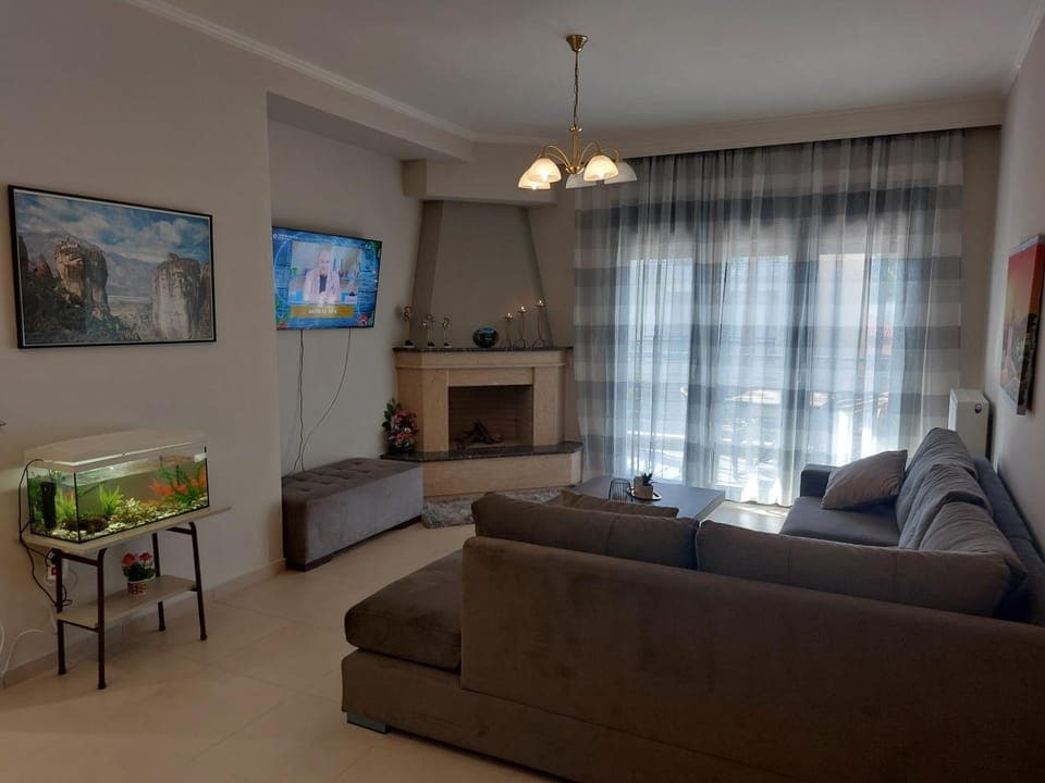 Communal lounge/ TV room, Living room, Seating area