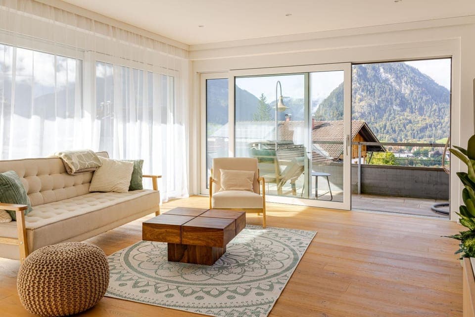 Natural landscape, View (from property/room), Balcony/Terrace, Living room, Seating area, Mountain view