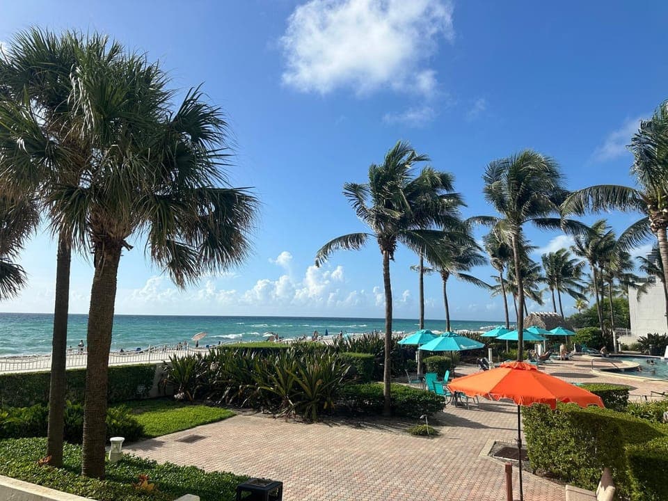 Day, Natural landscape, Garden, Solarium, Balcony/Terrace, Beach, Garden view, Pool view, Sea view, sunbed