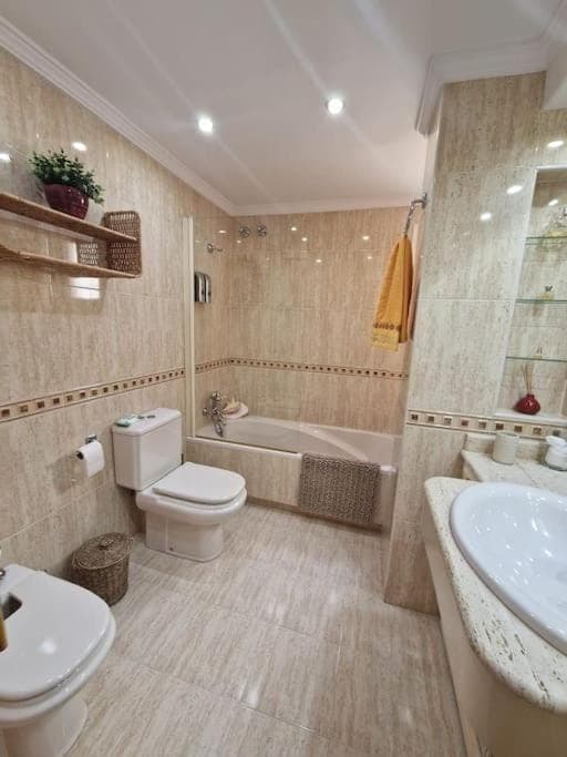 Toilet, Bathroom, Bath, bidet, towels