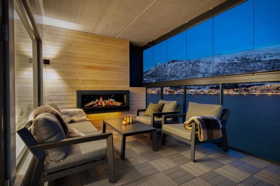 View (from property/room), Seating area, Mountain view, Sea view, fireplace
