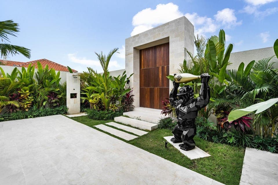 Property building, Garden