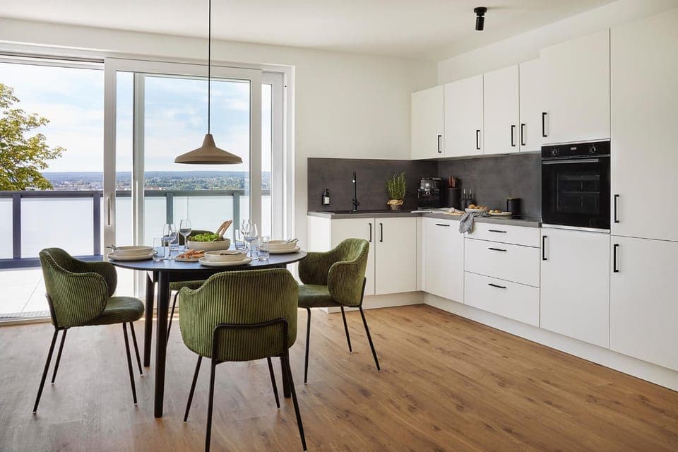 Kitchen or kitchenette, Dining area, stove