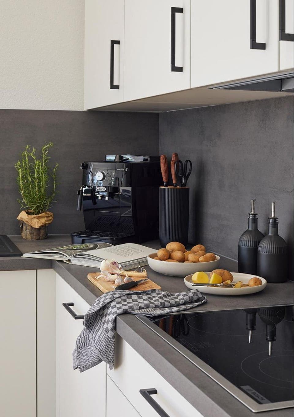 Coffee/tea facilities, Kitchen or kitchenette, Food and drinks, Food, stove, toaster