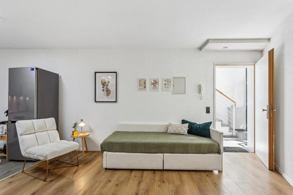 Bed, Living room, Photo of the whole room, Seating area, Bedroom