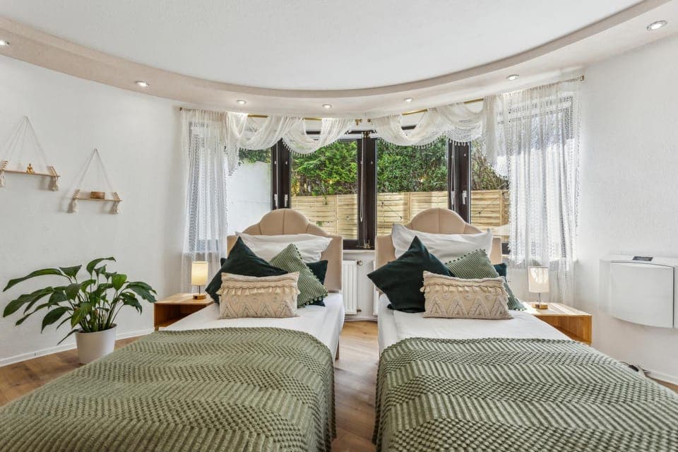 Bed, Photo of the whole room, Bedroom