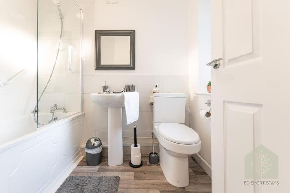 Shower, Toilet, Bathroom, Bath, towels