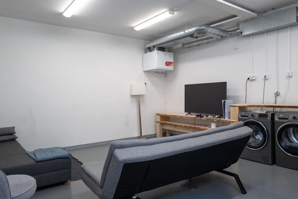 Communal lounge/ TV room, TV and multimedia, Seating area, Evening entertainment, washing machine, dryer