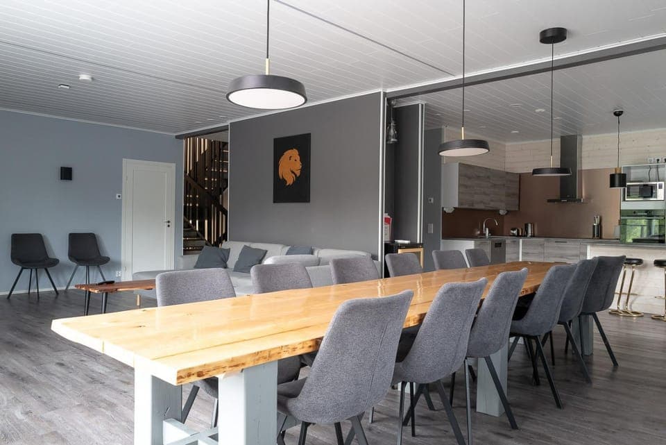 Kitchen or kitchenette, Living room, Seating area, Dining area
