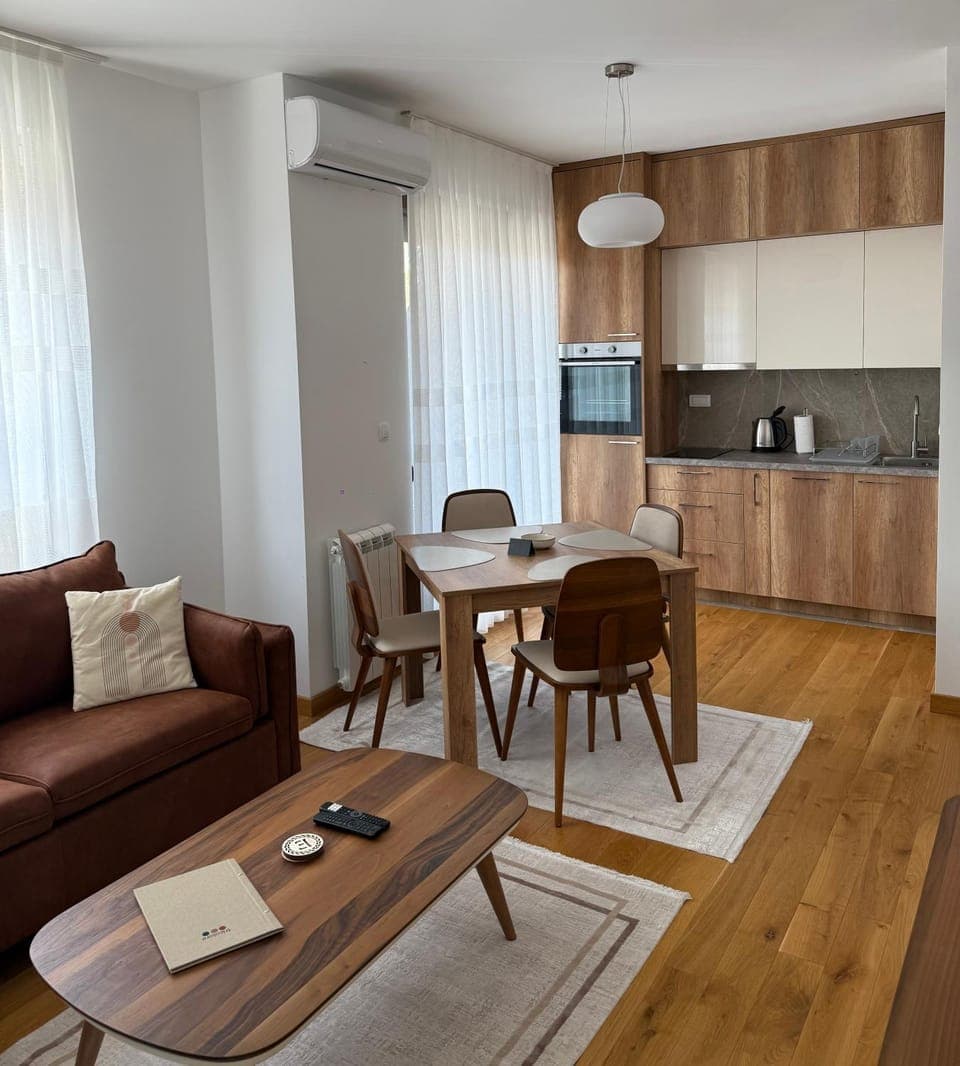 Kitchen or kitchenette, Living room, Seating area, Dining area