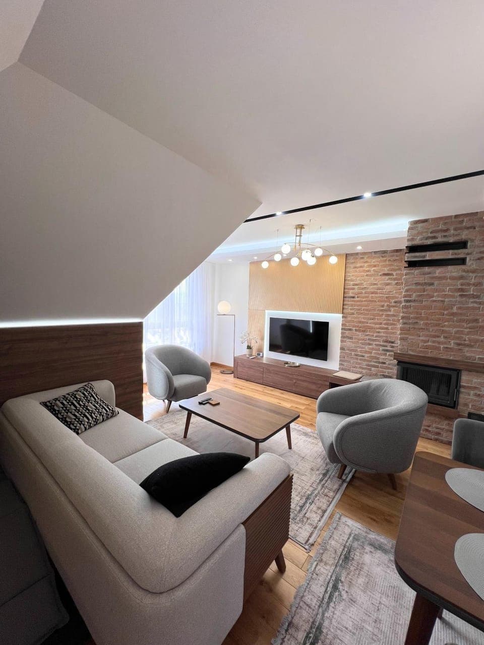 TV and multimedia, Living room, Seating area, Evening entertainment