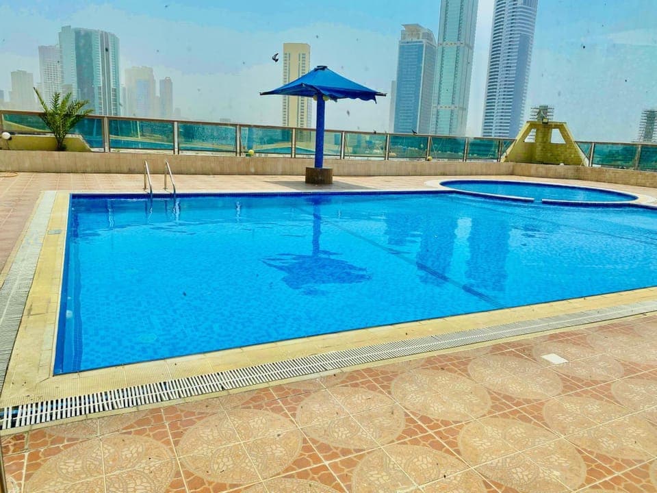 Property building, Day, Pool view, Swimming pool, sunbed