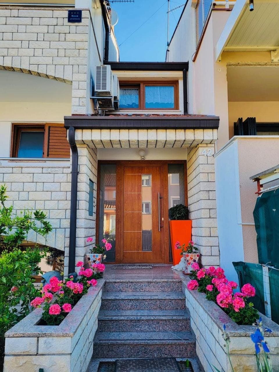 Facade/entrance, Lobby or reception