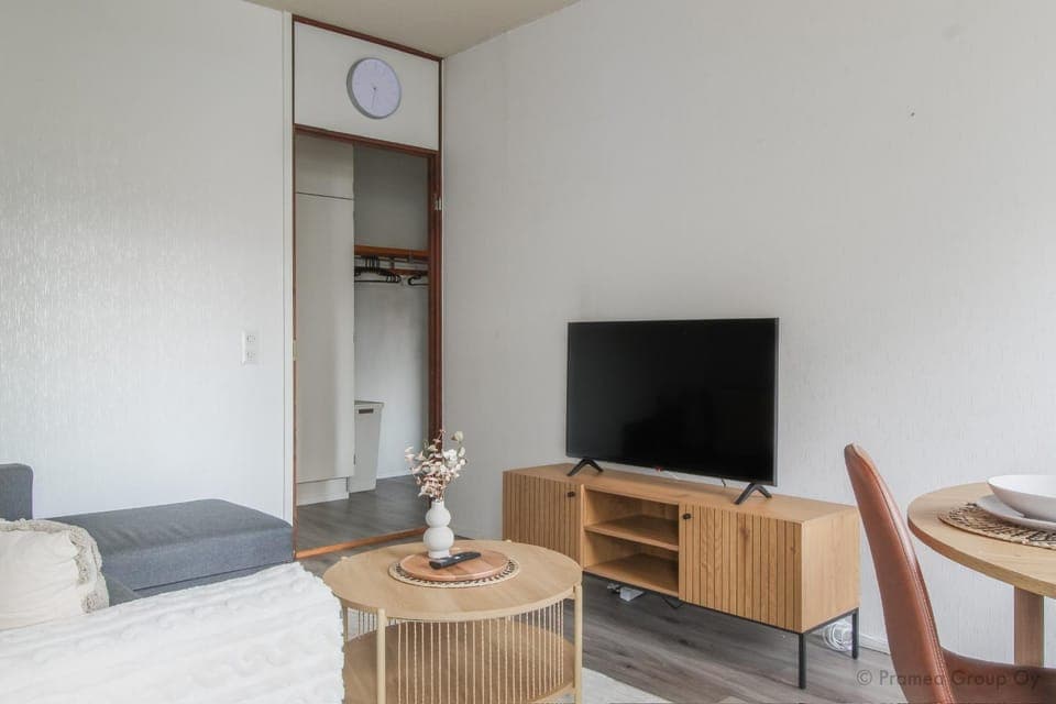 Communal lounge/ TV room, TV and multimedia, Living room, Seating area, Evening entertainment